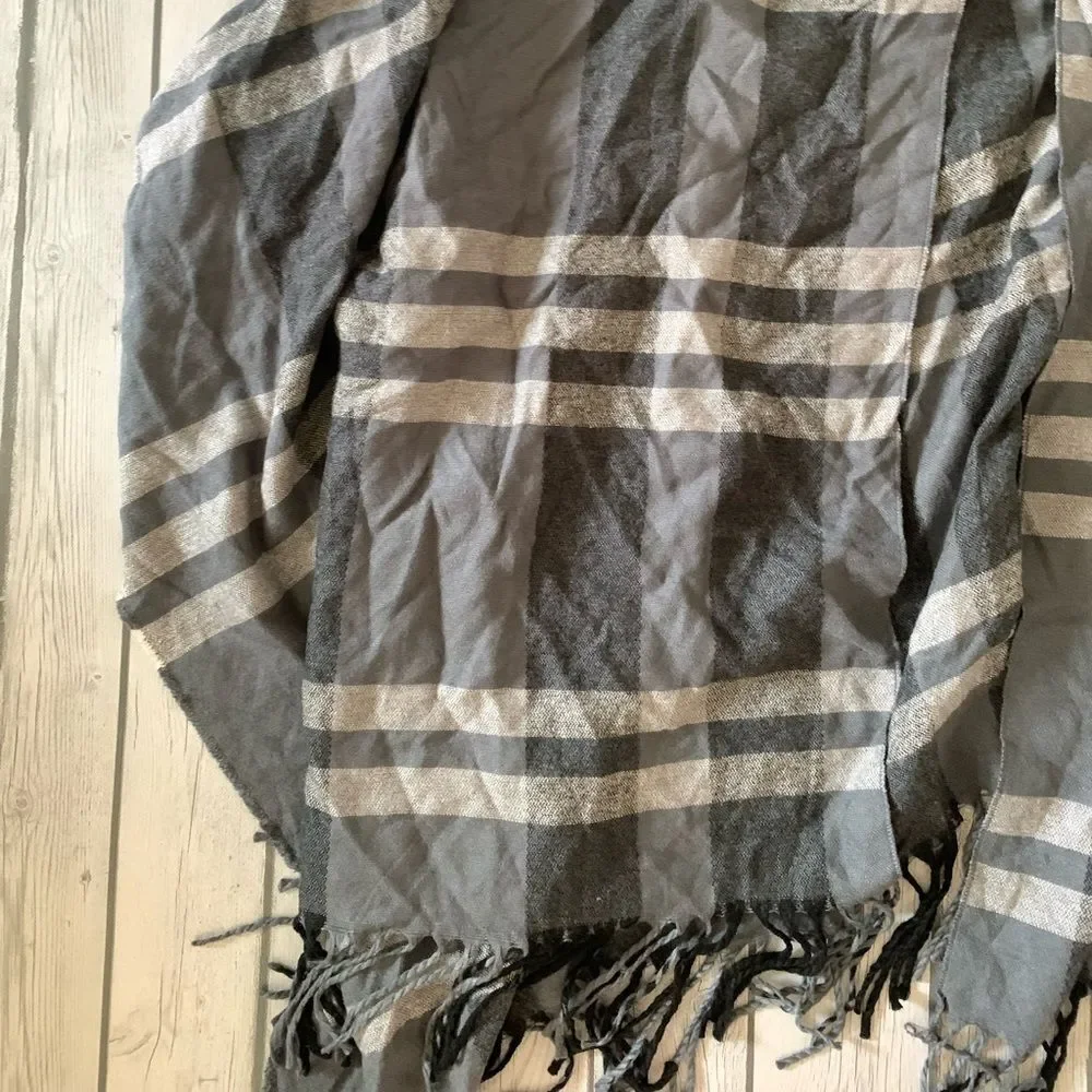 Sizzu gray plaid poncho with fringe